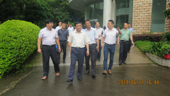 省市場(chǎng)監(jiān)督管理局副局長(zhǎng)、省藥品監(jiān)督管理局局長(zhǎng)俞開(kāi)海 一行蒞臨我司檢查指導(dǎo)工作